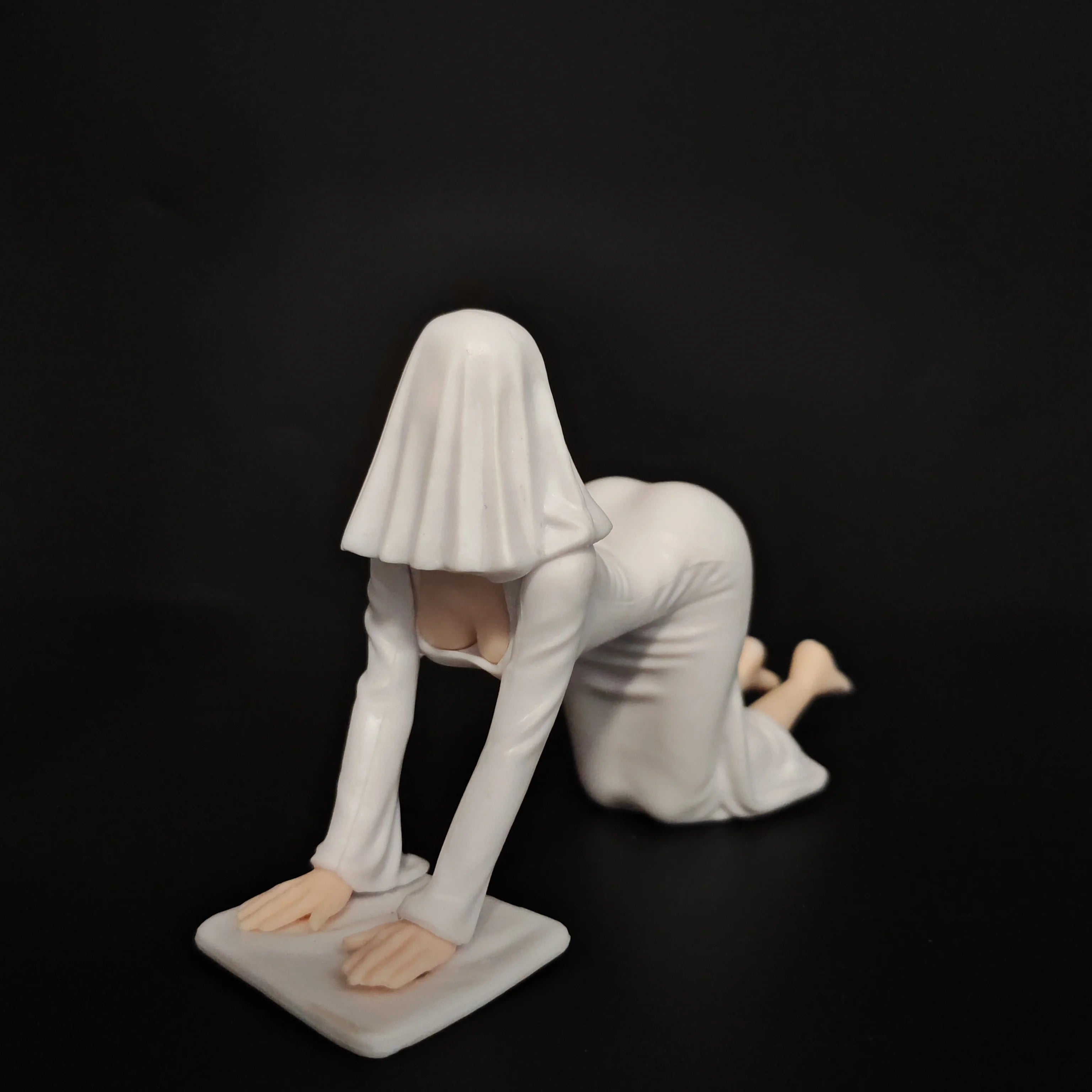 3D Mysterious Halloween Statue Gothic Black-Robed Queen Figure Bookshelf Sculpture Ghost Sitting Statue Table Decoration Gift